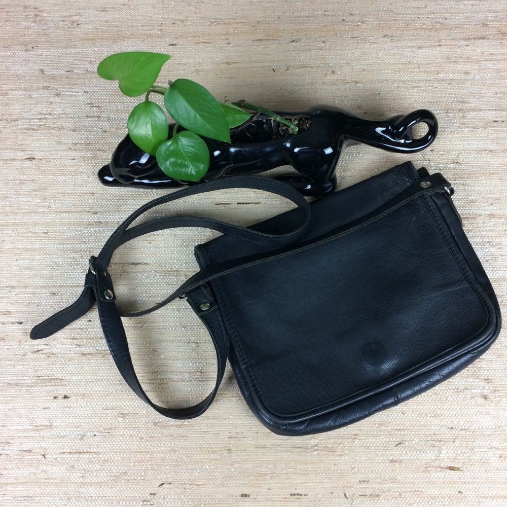 🍁 Black Leather Crossbody Bag